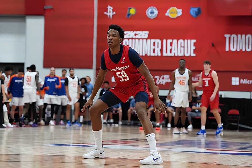 次犯规, 容中 次犯规, 容中