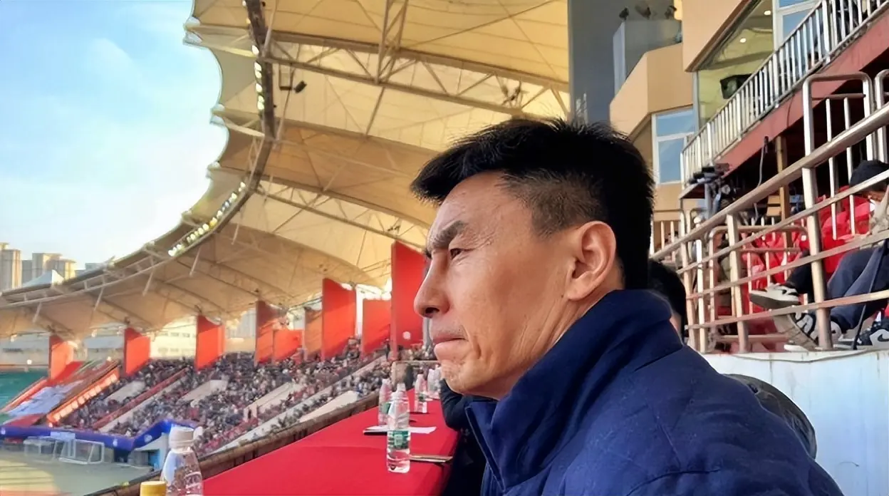 明显是跟于 明显是跟于