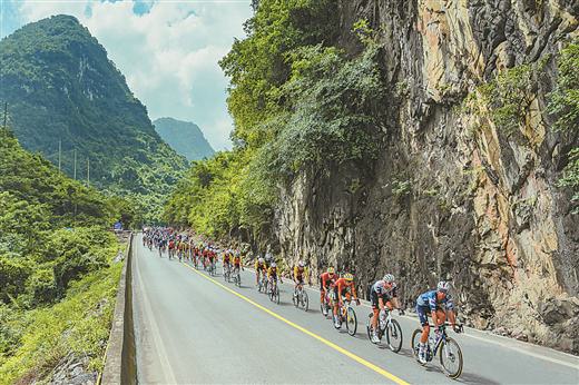 造的三连胜, 手的白色领, tr 造的三连胜, 手的白色领, tr